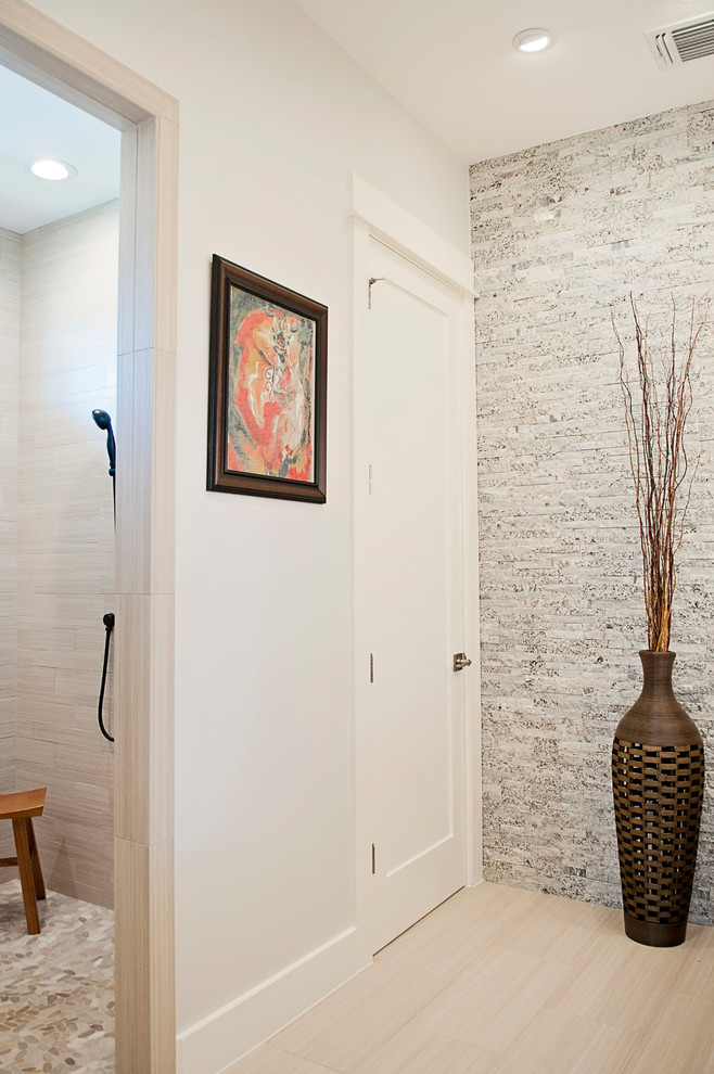 Transitional home design photo in Austin