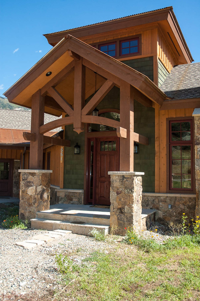 This is an example of a traditional entryway in Denver.