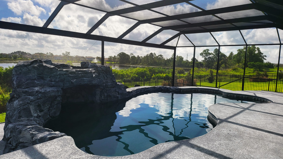 Winter Garden pool with Grotto and Bar