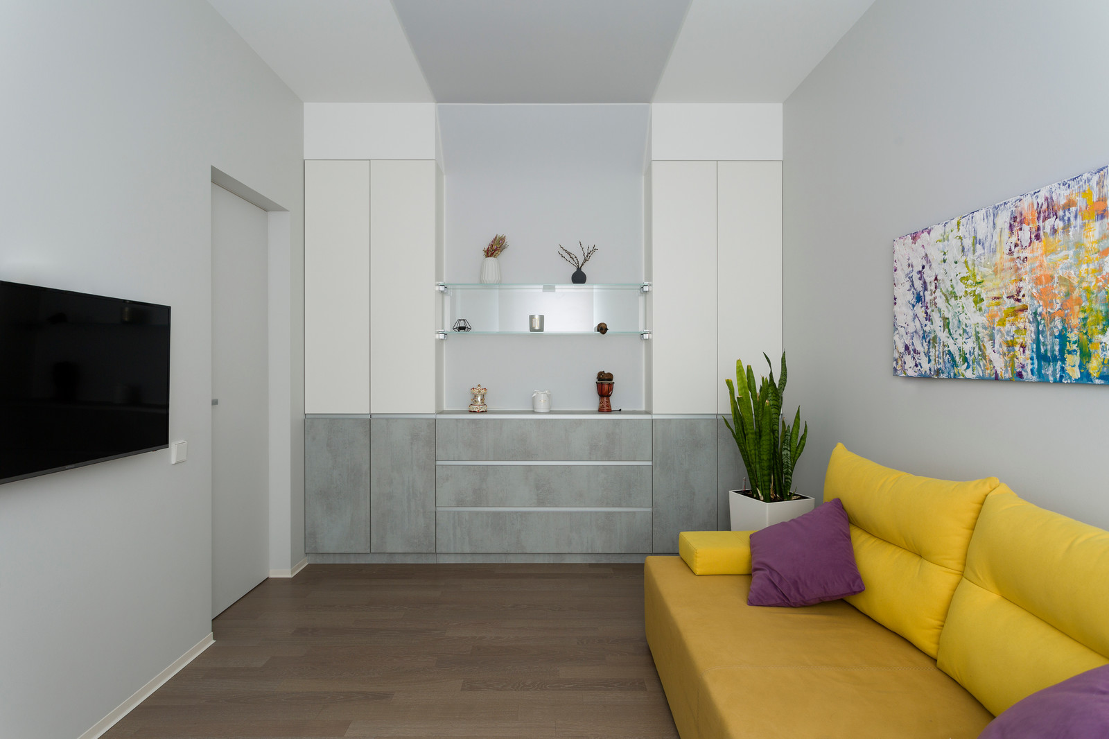 On the verge of illusion