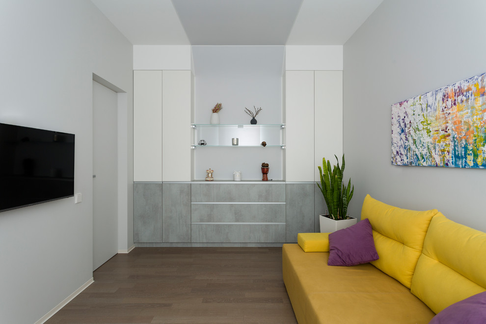 On the verge of illusion