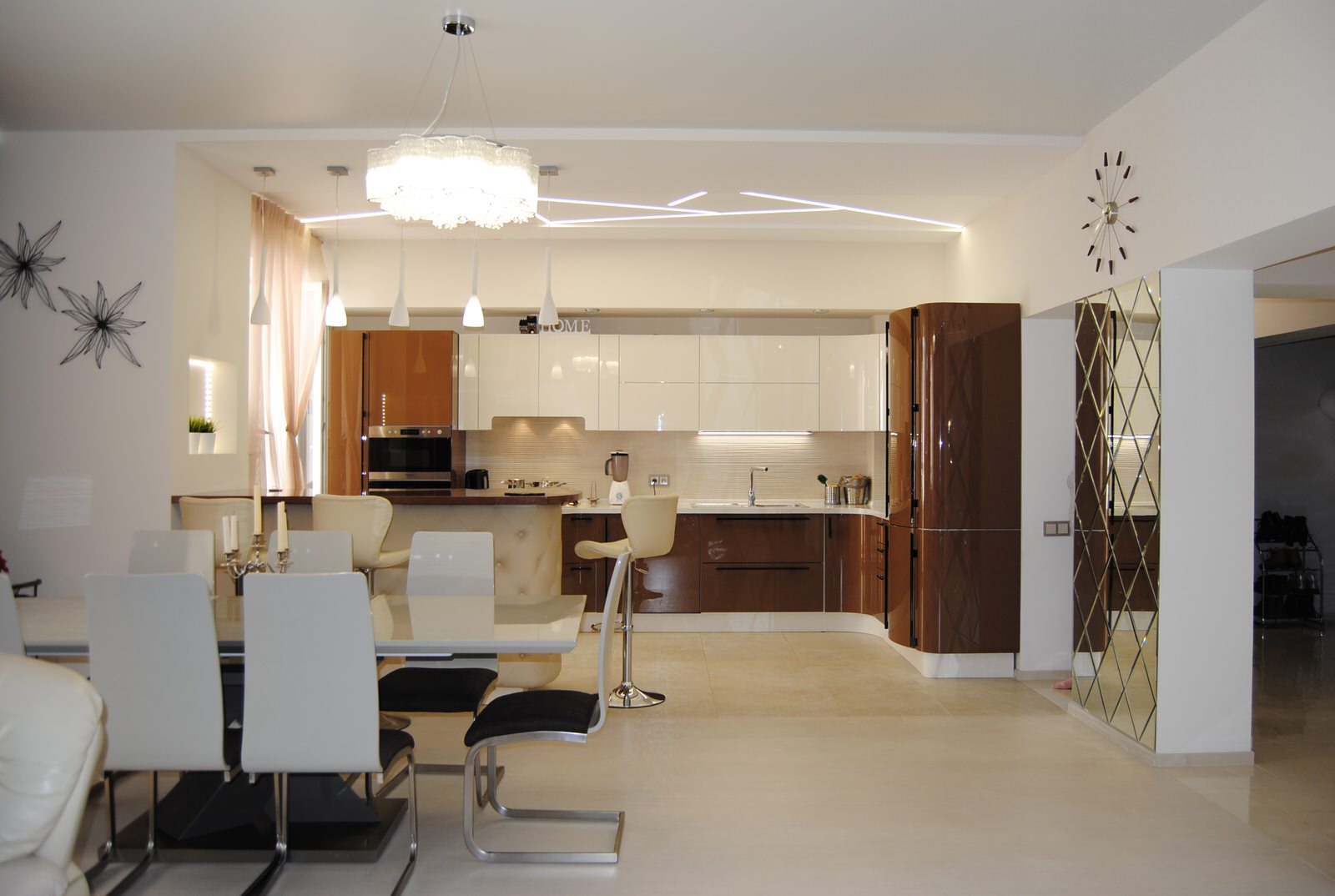 Трехкомнатная квартира с просторной зоной отдыха.