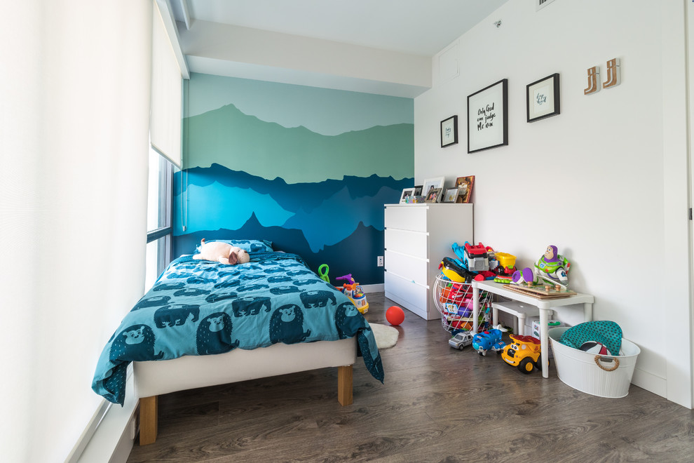 Contemporary kids' bedroom in Vancouver with multi-coloured walls, dark hardwood floors and brown floor for boys.