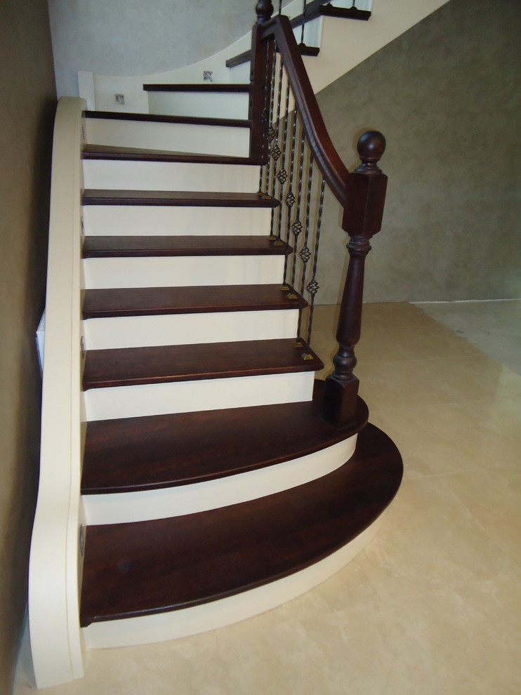 комбинированная лестница дуб-сосна