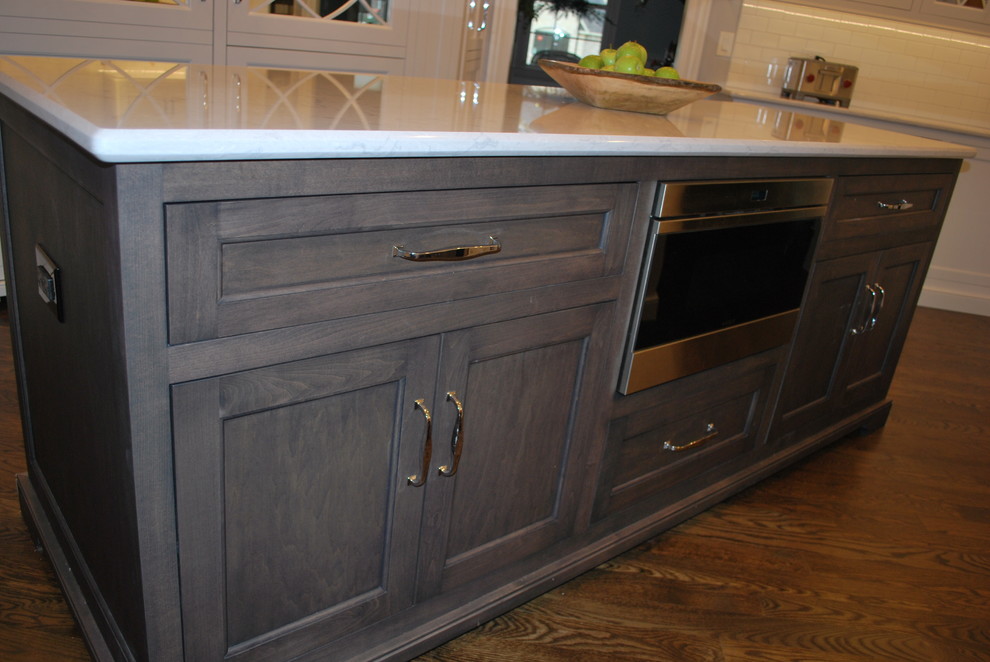 Home design - large transitional u-shaped home design idea in Chicago