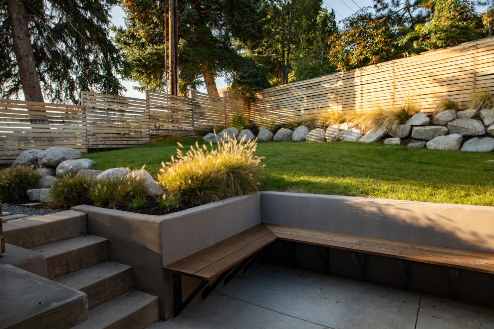Idee per un giardino di medie dimensioni e dietro casa con recinzione in legno