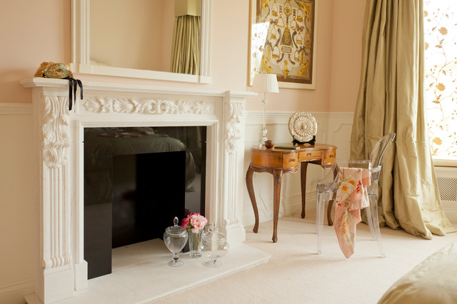 Versaille marble fireplace with matching hearth klassisk-sovevaerelse