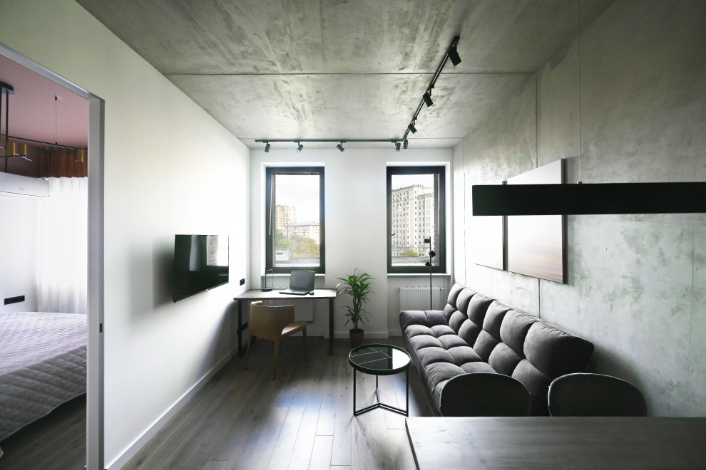 This is an example of a small industrial loft-style living room in Moscow.