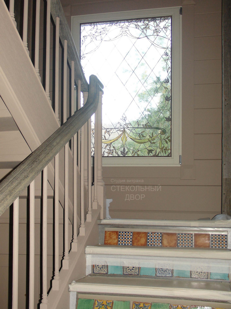 Свежая идея для дизайна: лестница среднего размера в стиле фьюжн - отличное фото интерьера