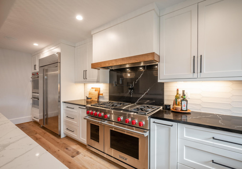 Kitchen - transitional kitchen idea