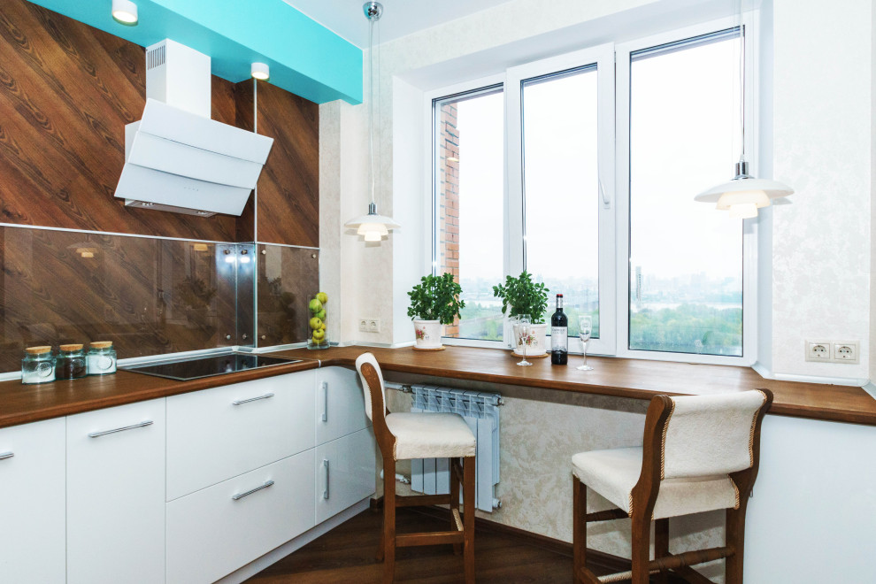 Яркая двушка с подвесной кроватью