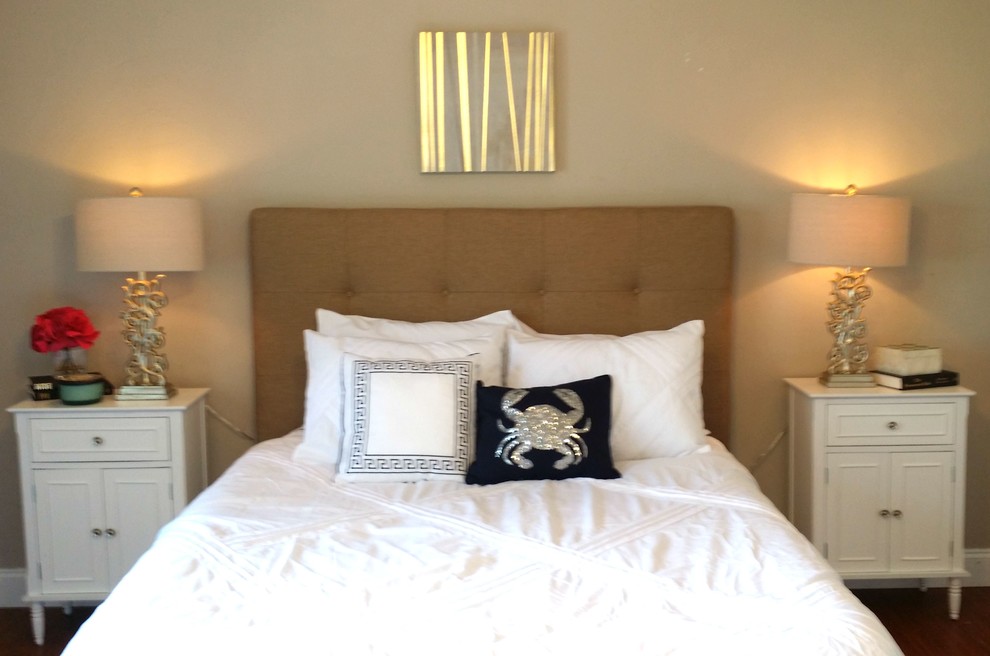 Example of a transitional home design design in Miami