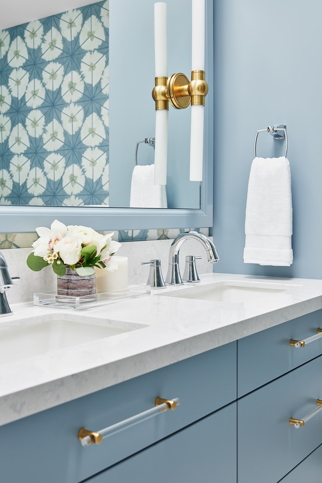 Example of a transitional home design design in Toronto