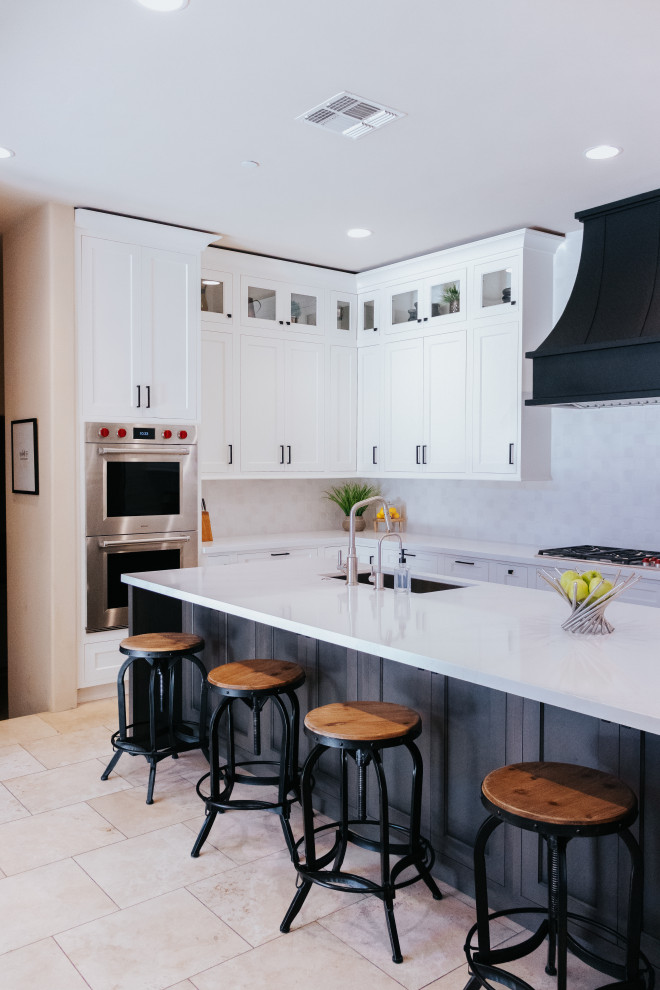 Transitional kitchen photo in Phoenix