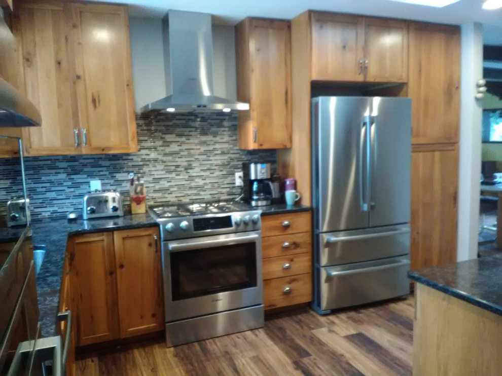 Kitchen - rustic kitchen idea