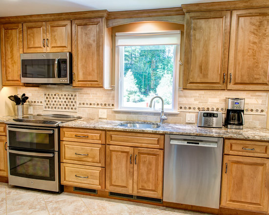 Premium Mid-Sized Traditional Kitchen Design Ideas, Remodels & Photos ...