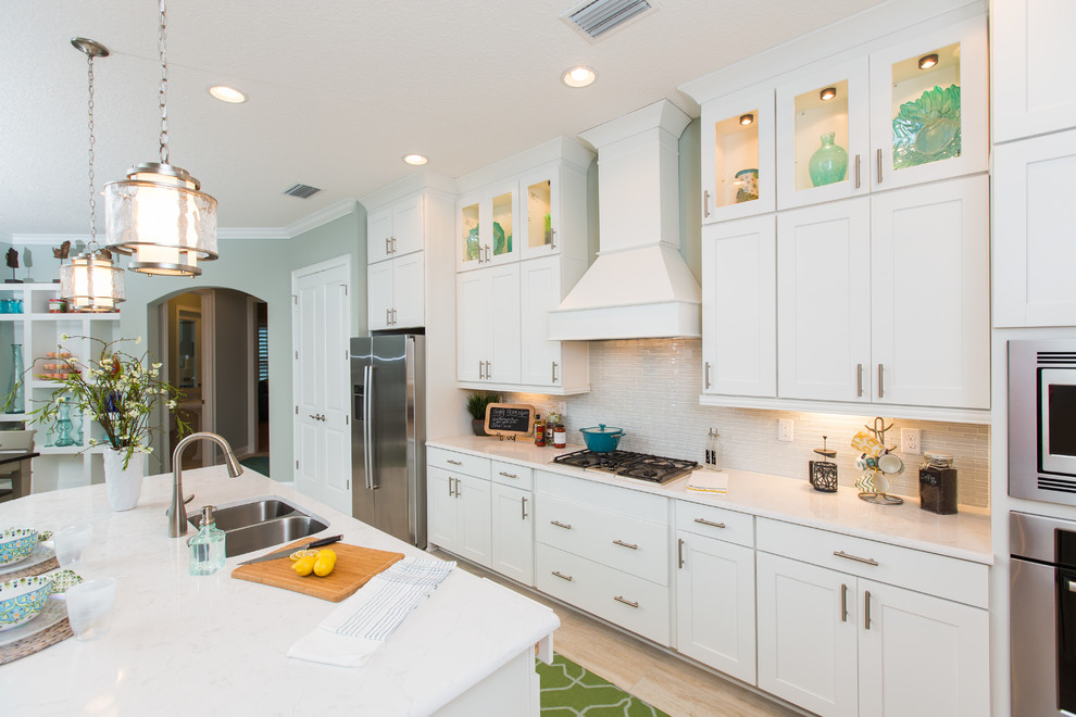 Kitchen - transitional kitchen idea in Jacksonville