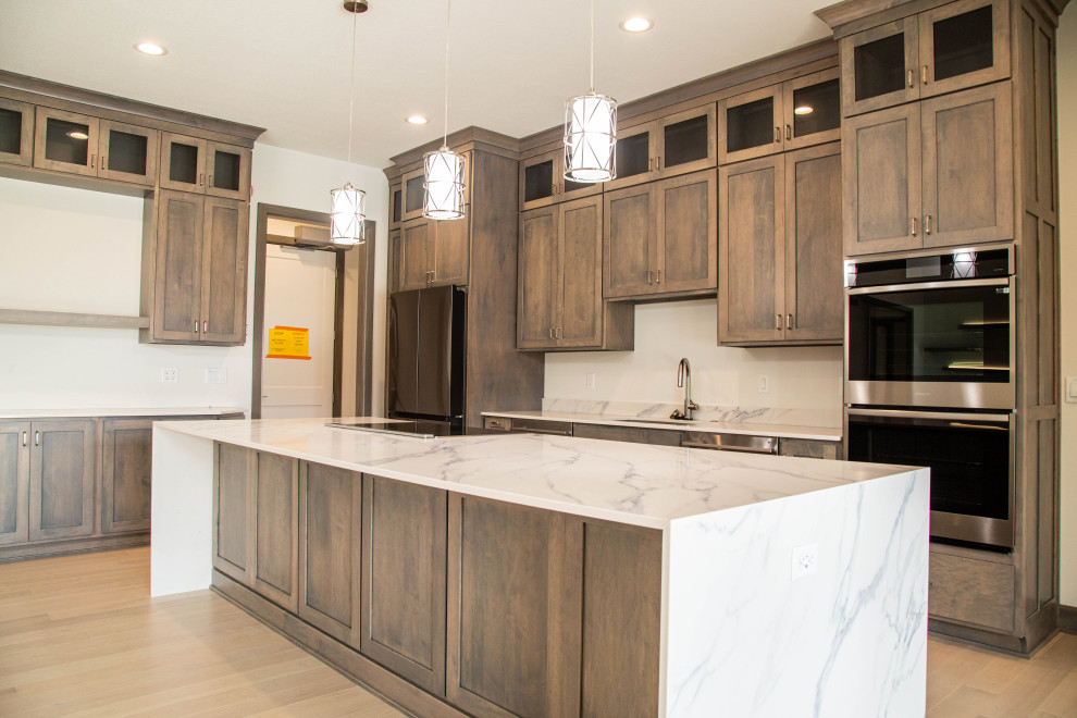 Kitchen - modern kitchen idea in Indianapolis