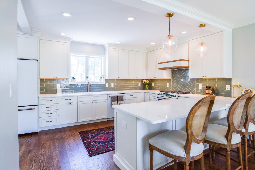 Design ideas for a mid-sized transitional kitchen in Philadelphia.