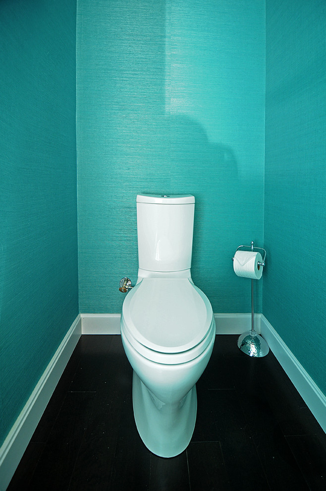 Photo of a contemporary powder room in Tampa.