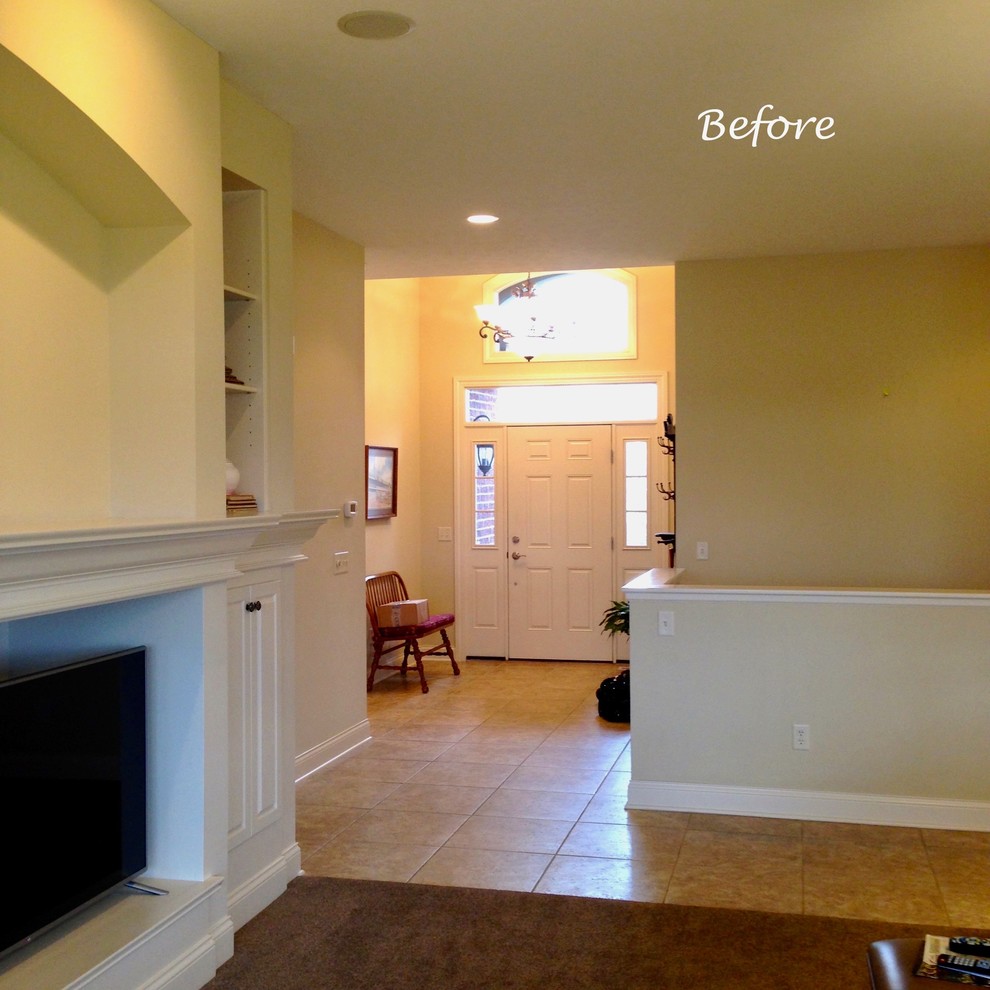 Example of a transitional entryway design in Cincinnati