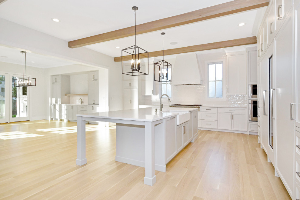 Transitional kitchen photo in Chicago