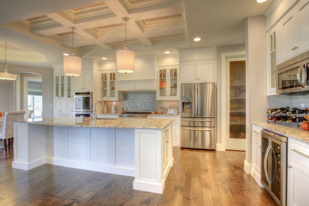 Example of a transitional kitchen design in Chicago