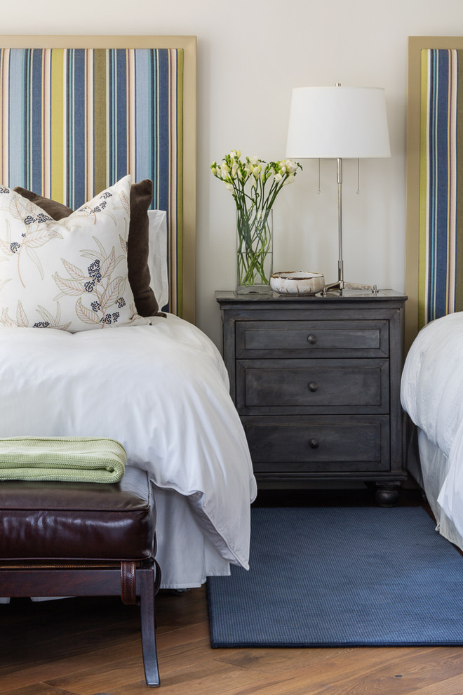 Inspiration for a transitional guest bedroom in Toronto with medium hardwood floors.