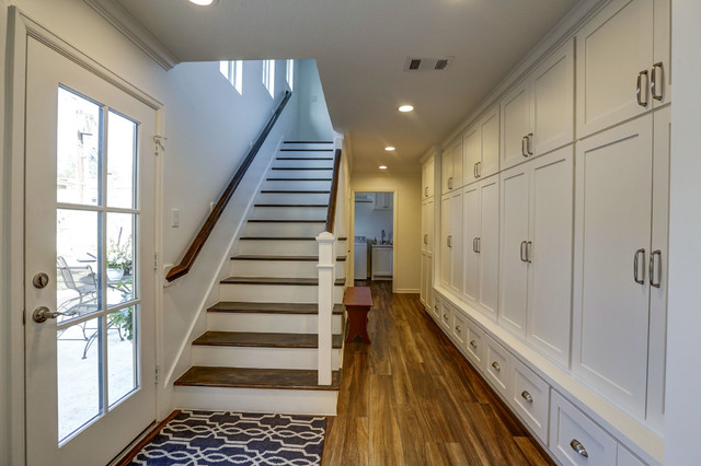 Garage Conversion/game room klassisch-treppen