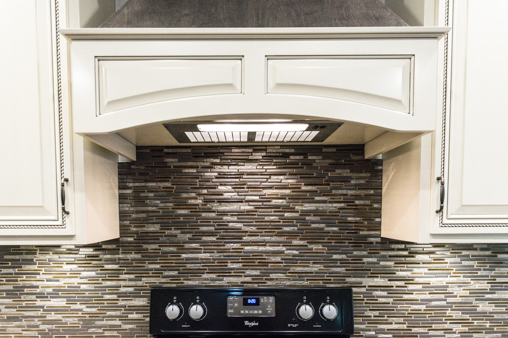 Example of a large transitional kitchen design in Chicago