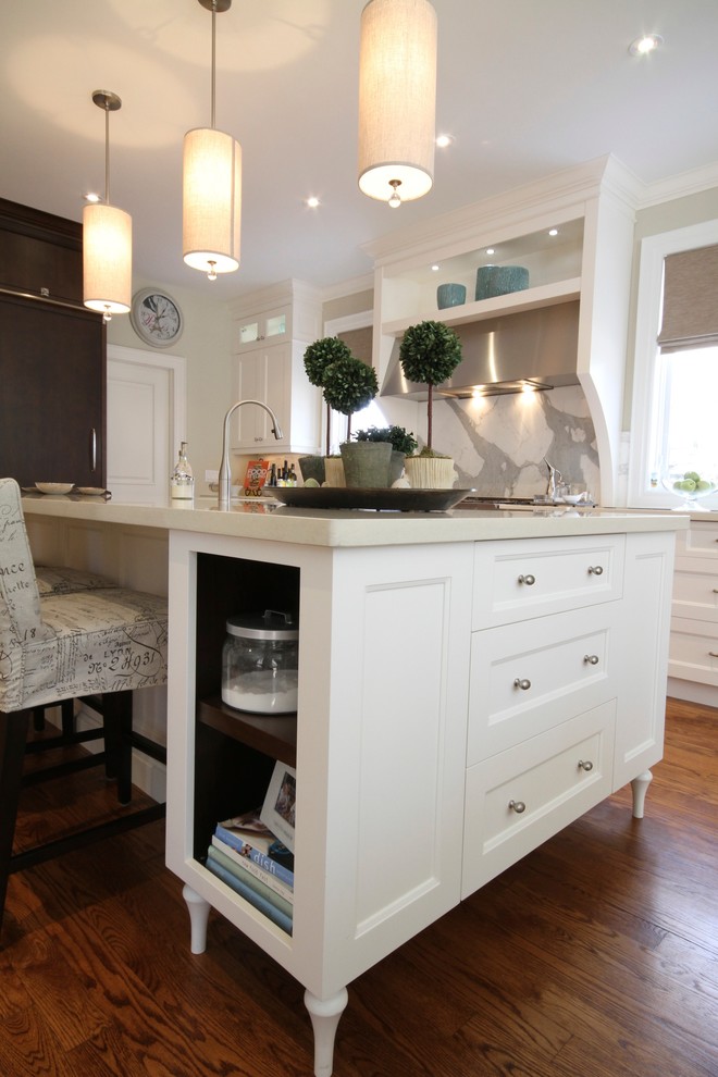 Kitchen - transitional kitchen idea in Toronto