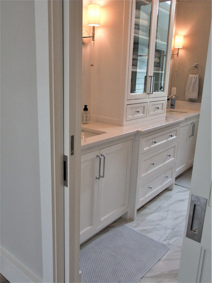 Пример оригинального дизайна: ванная комната в классическом стиле