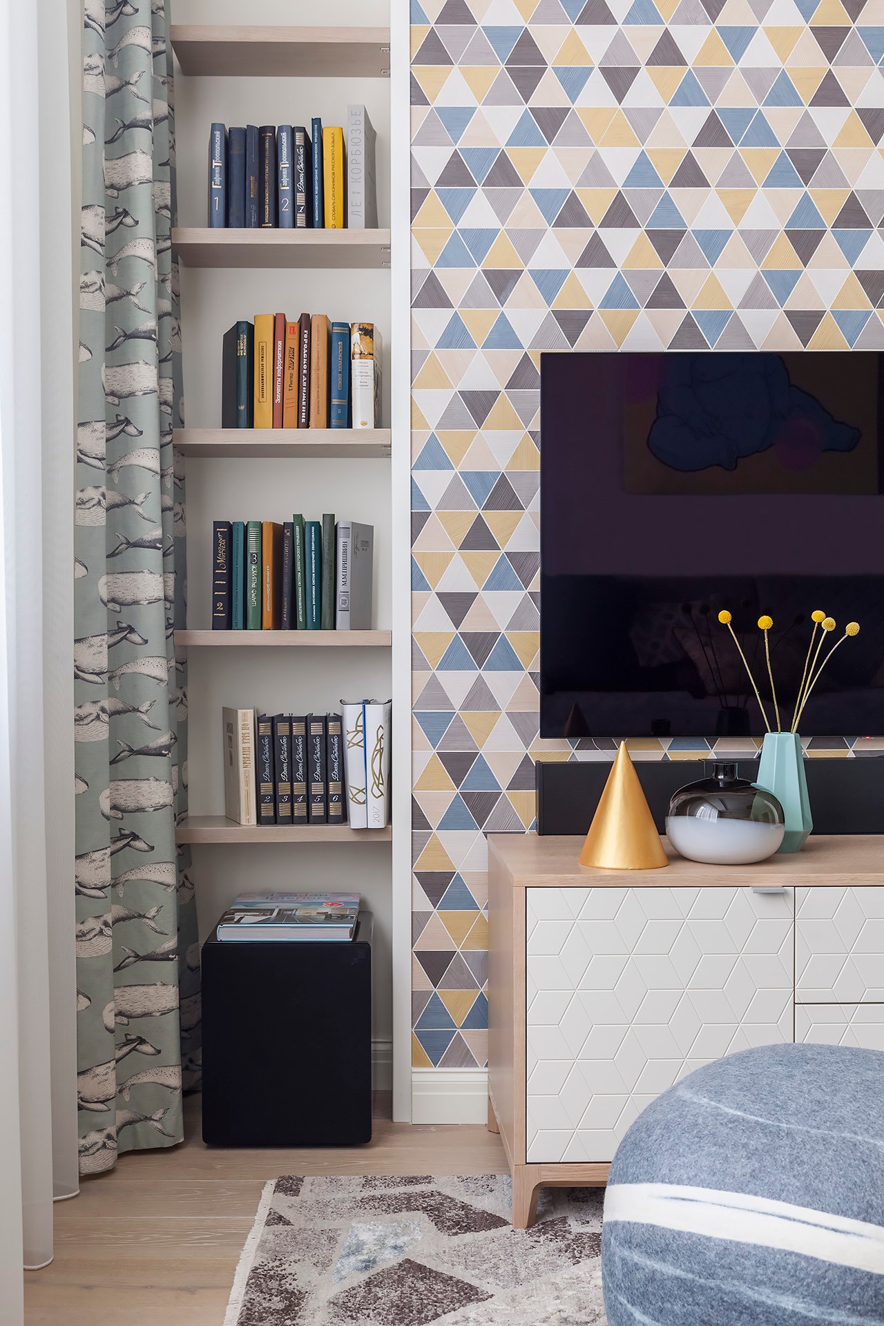 Бело-голубая квартира для юной заказчицы