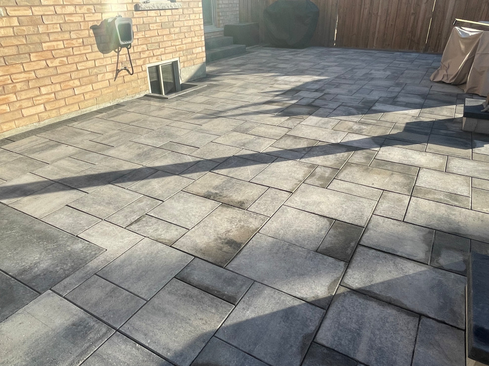 Patio - patio idea in Toronto