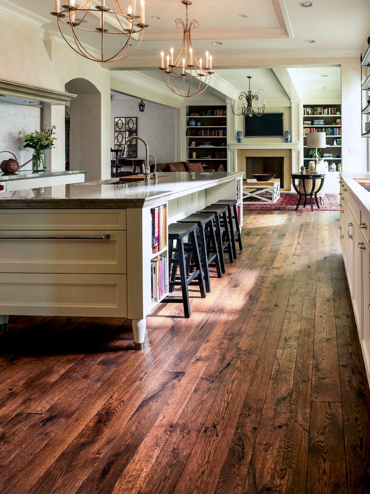 Example of a mountain style kitchen design in Chicago