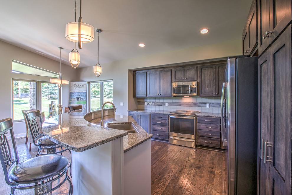 Transitional home design photo in Omaha