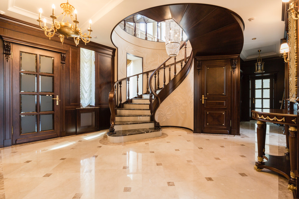 Парадная лестница и холл .