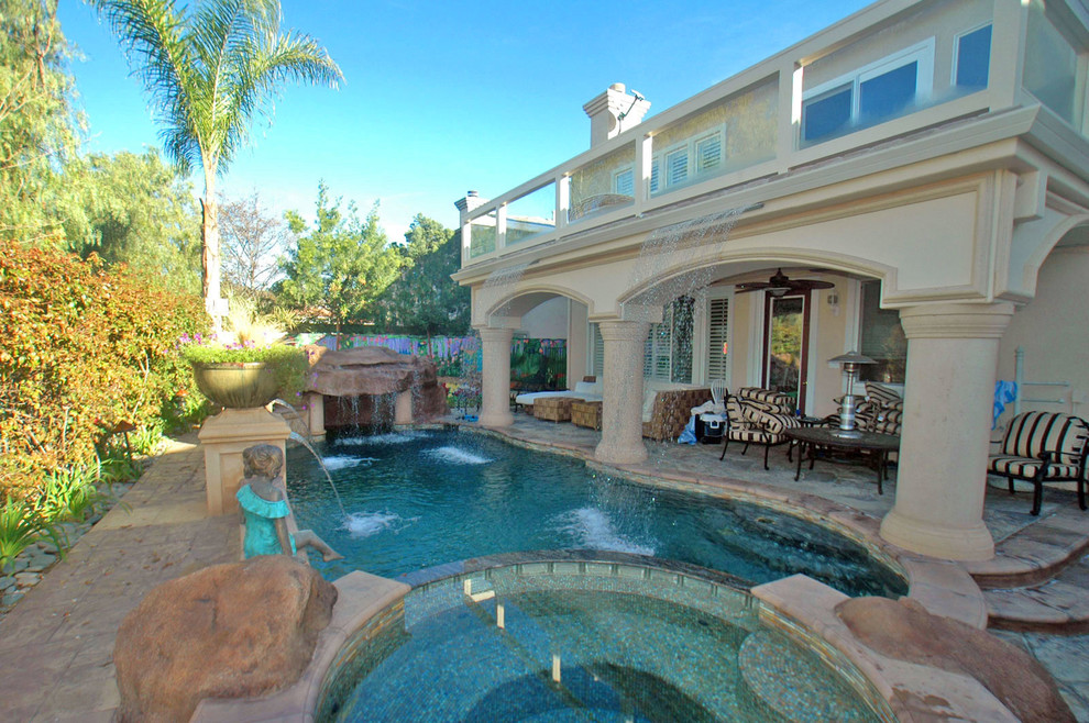 This is an example of a mediterranean pool in Los Angeles.