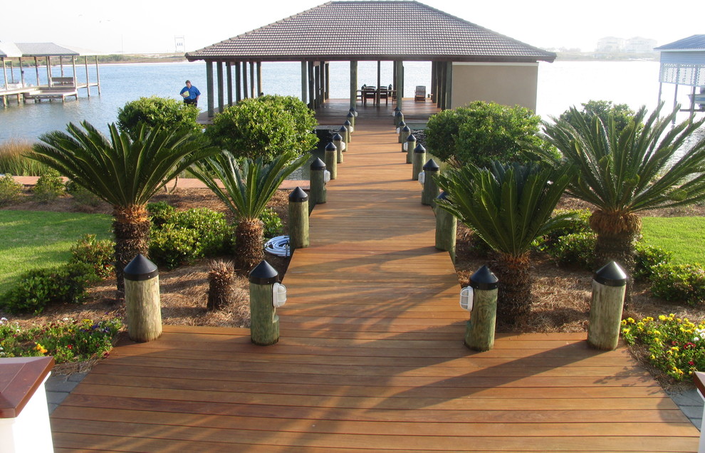 Example of a mid-sized classic backyard dock design in Miami