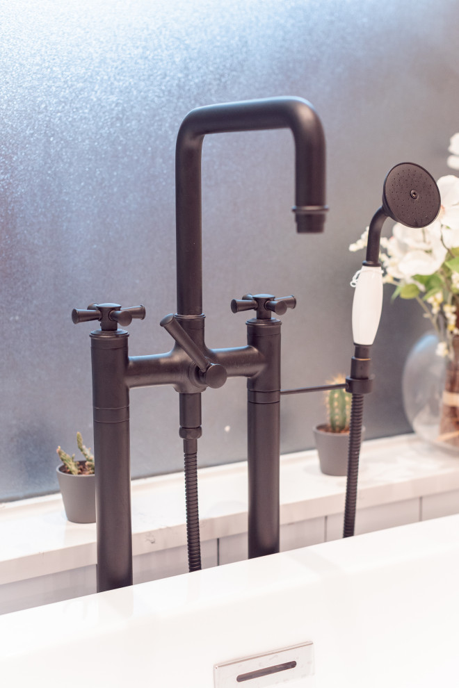 English Chestnut | Master Bathroom