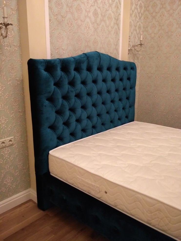 Кровать с изголовьем