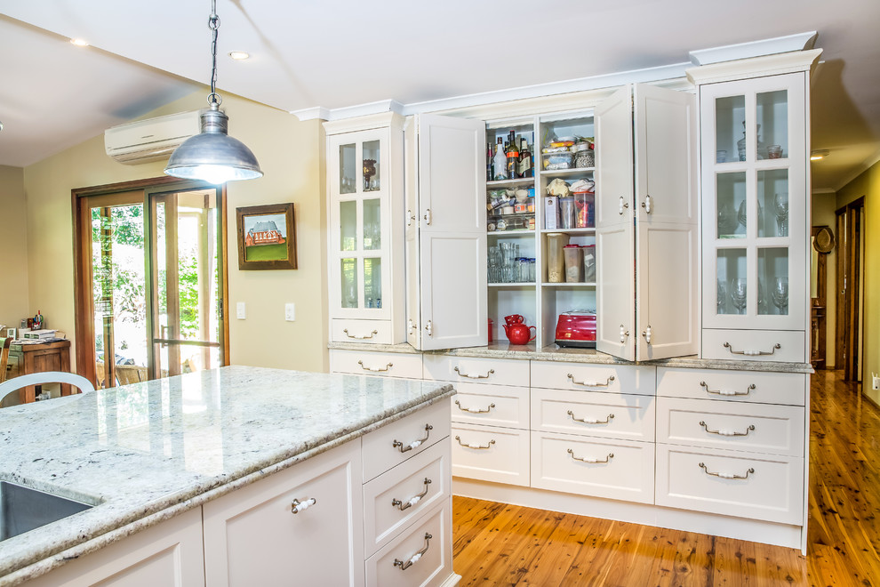 Design ideas for a large traditional kitchen in Sunshine Coast with an undermount sink, white splashback, subway tile splashback and stainless steel appliances.