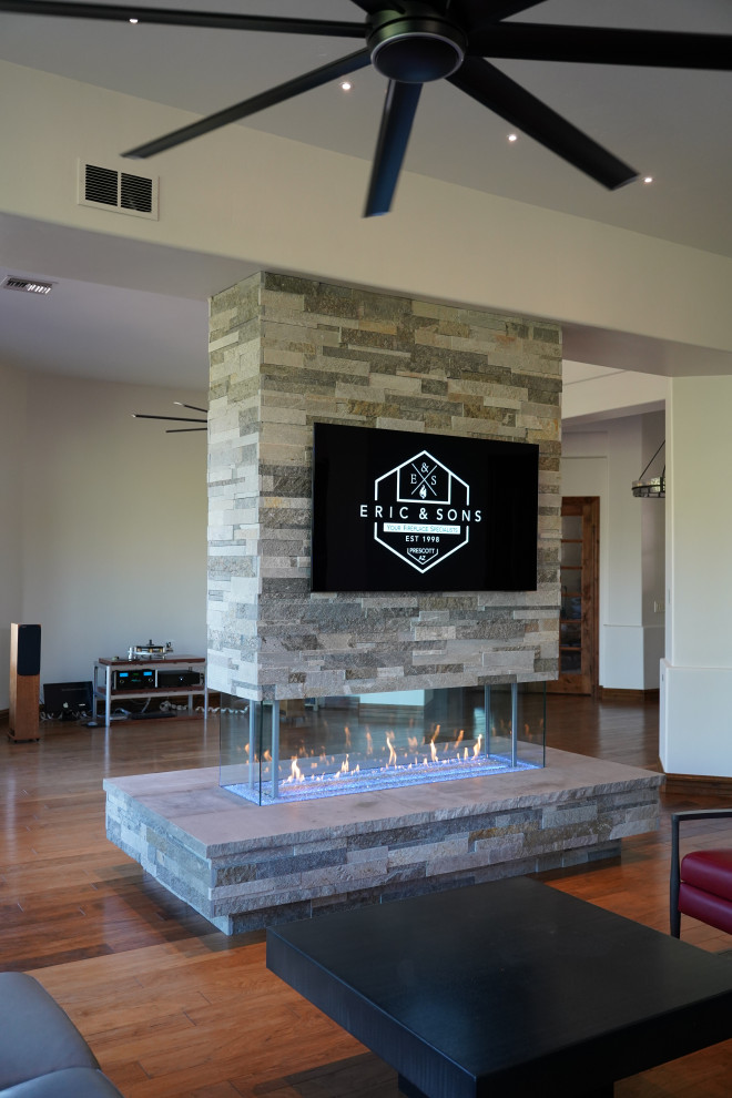 Inspiration for a transitional home design remodel in Phoenix