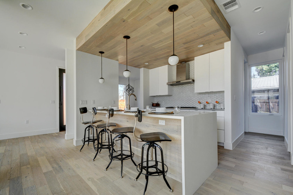 South Central Austin - Modern - Kitchen - Austin - by SLIC Design