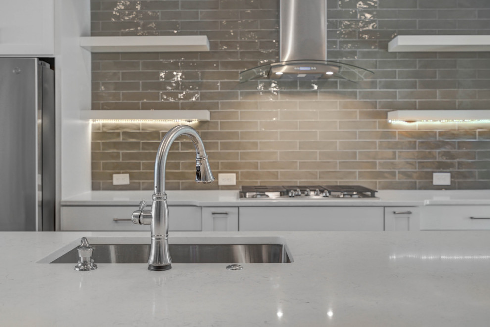 Transitional kitchen photo in Charlotte