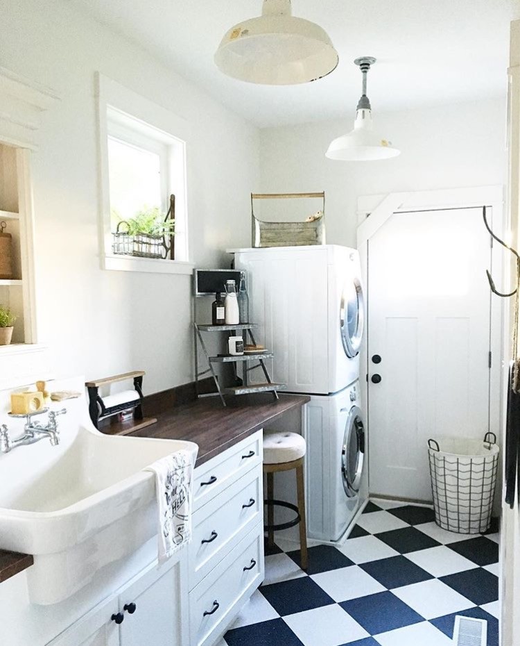 Home design - transitional home design idea in Orange County