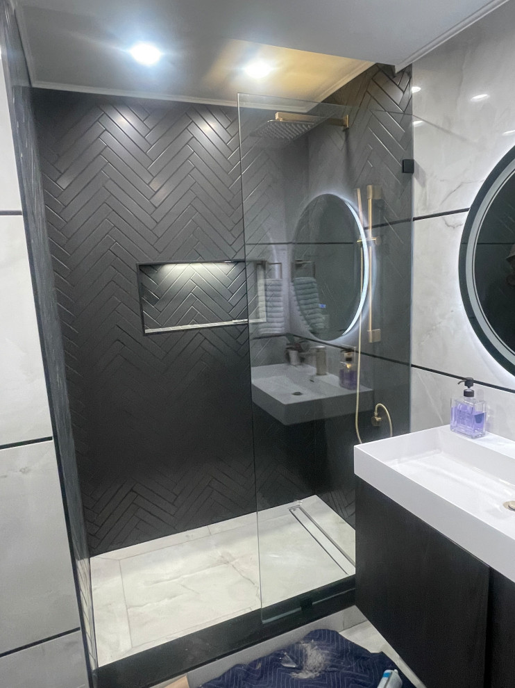 Inspiration for a mid-sized modern bathroom in New York with porcelain floors, white floor, an open shower, black tile, ceramic tile and an open shower.