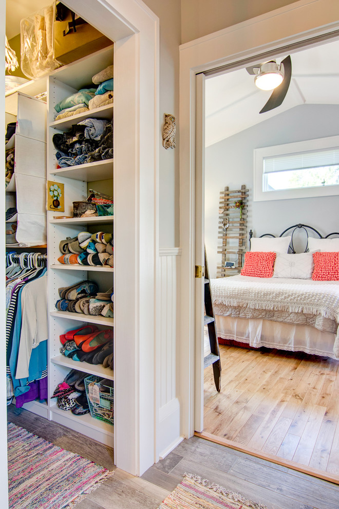 Inspiration for a traditional storage and wardrobe in Jacksonville.