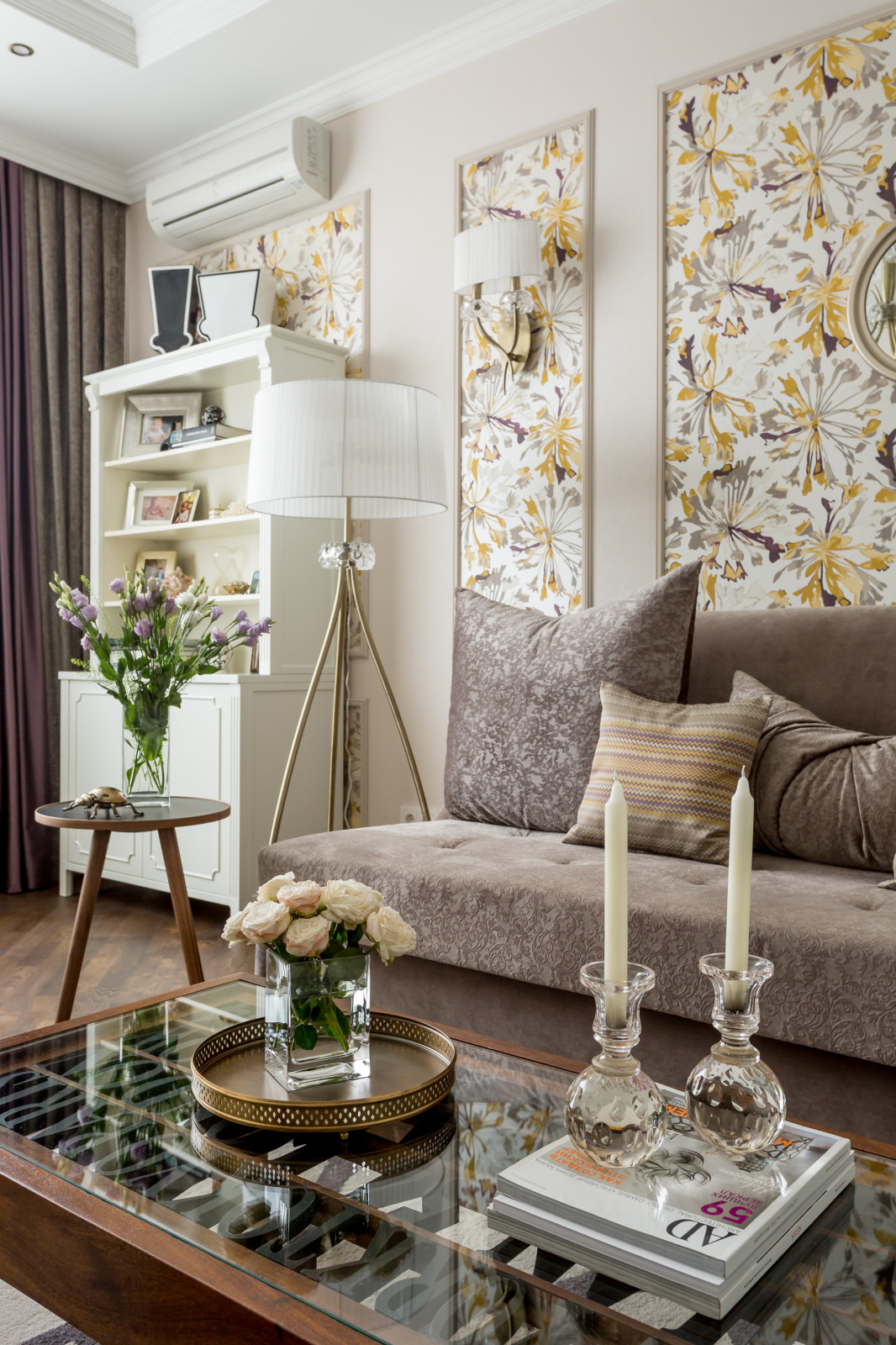 Белое, черное и яркие тона - реализованный проект квартиры в Москве.