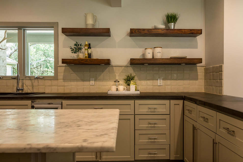 Transitional home design photo in Austin